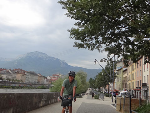 イゼール川沿いを東へ