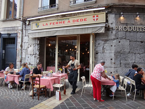 ラ・フェルメ・ア・デデ