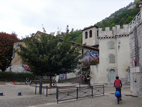 サン・ローラン考古学博物館に到着