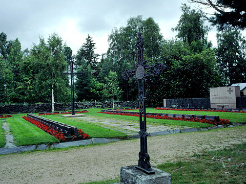 周囲の墓地