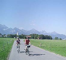 アルプスの麓を走る